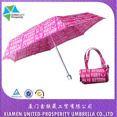 핑크색 서한은 3중 접힌 알루미늄 우산을 패턴화합니다