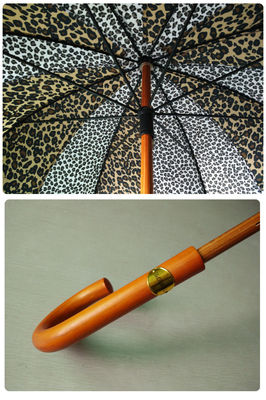 여성을 위한 나무로 된 Ｊ 핸들 동물 가죽 무늬 색상 변화 우산