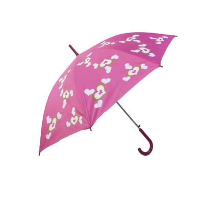 자동차를 출력하는 방풍 디지털은 곧은 우산을 여자에게 열어줍니다