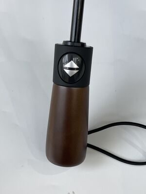 전통적 인 나무 손잡이 우산 최대 내구성 및 스타일리시 인 외모를 위해 설계 비즈니스 및 레저에 적합