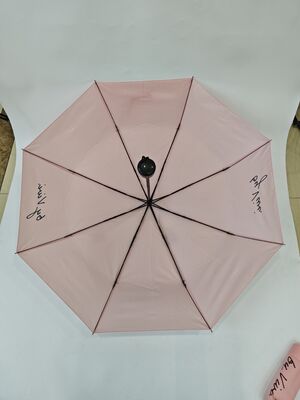 편안한 고무 코팅 손잡이와 가볍고 컴팩트한 디자인의 수동 개폐 여행 접이식 우산