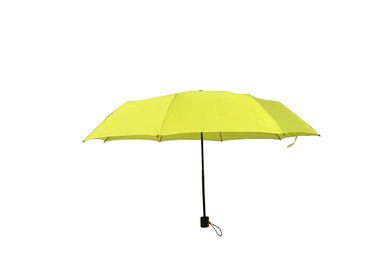떨어져 있 우산 설명서 열리는 마지막이 노란 숙녀 각자 접는 우산에 의하여가, 접힙니다