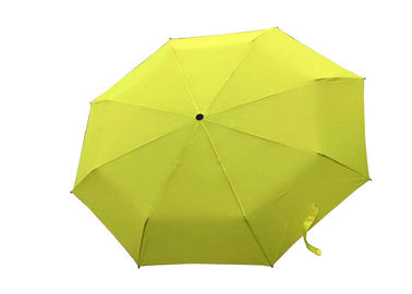 떨어져 있 우산 설명서 열리는 마지막이 노란 숙녀 각자 접는 우산에 의하여가, 접힙니다